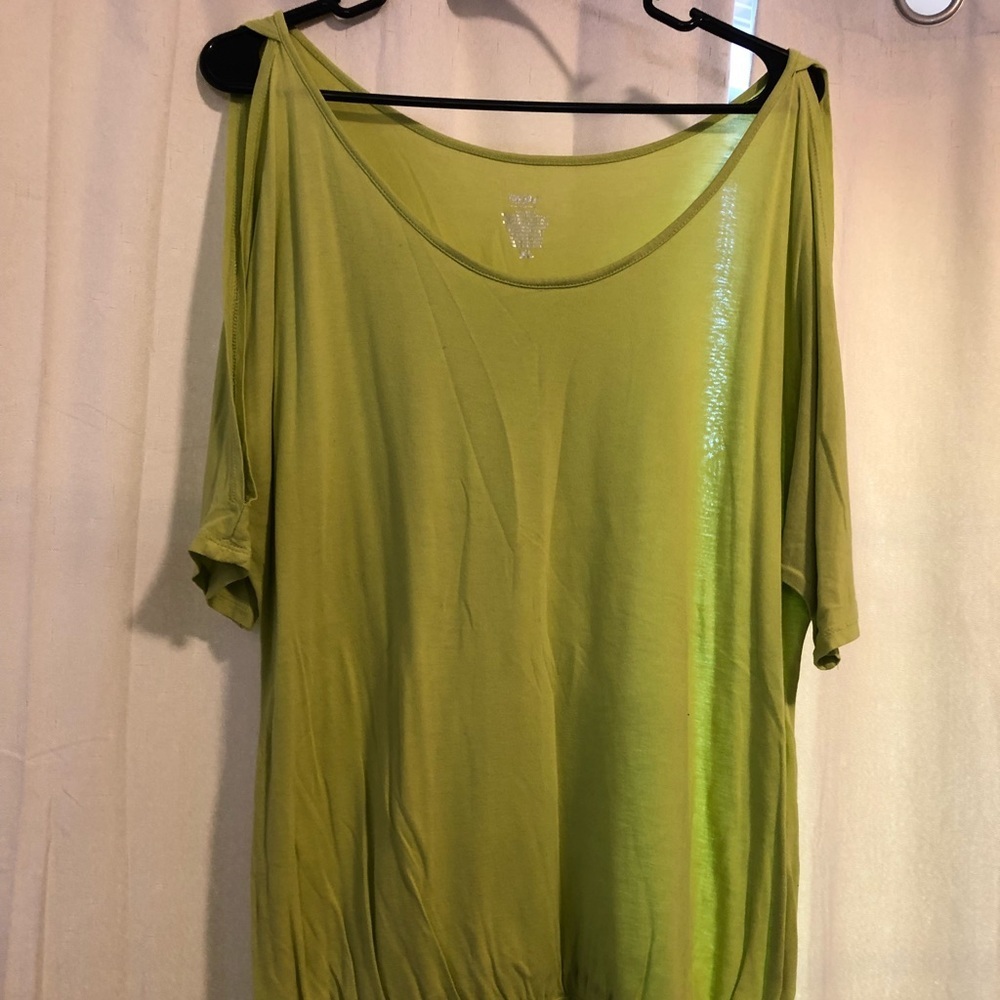 🎉 4 for $20 Mossimo cold shoulder top, XL